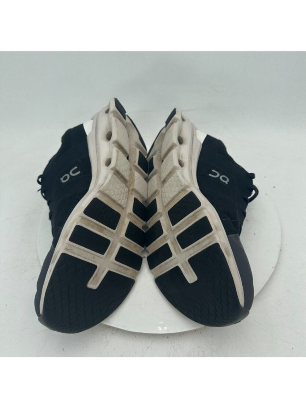 On Cloudrunner Swiss Engineering Men Size 9.5 Eclipse Frost White Shoes - Picture 7 of 11